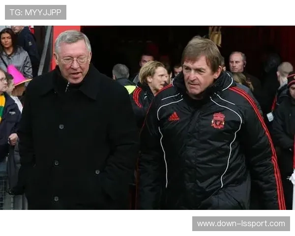 双红会名宿重逢弗格森与达格利什场边温情对话再现英伦足球情谊